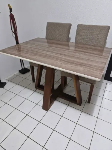 Só a mesa