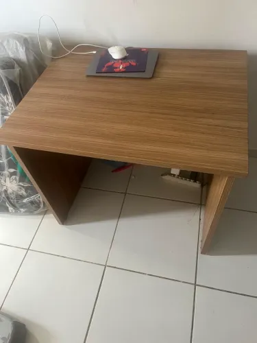 Mesa de Estudos (nova e de material bom)