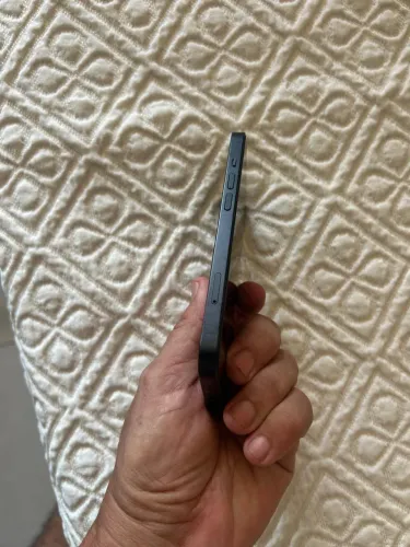 iPhone 14 em estado de zero