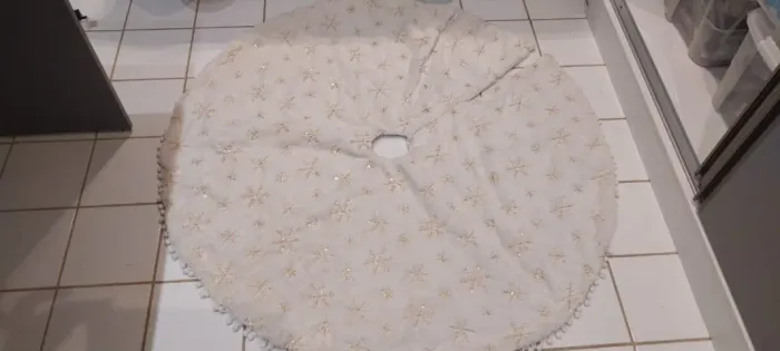 NATAL: saia árvore cor branca com flocos de neve - 116cm de diâmetro
