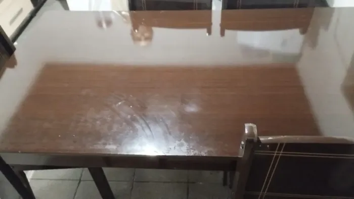 Jogo de mesa com 6 cadeiras