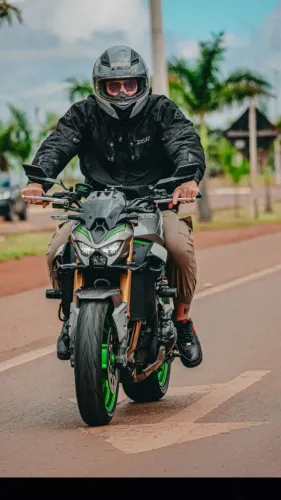 Kawasaki Z900 R Edition 2026 | 9.000 km | Impecável | Full Acessórios