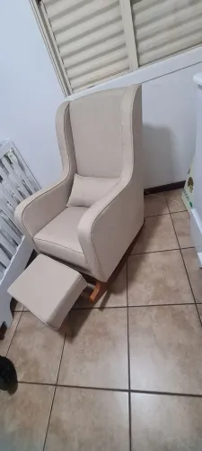 Cadeira amamentação de balanço bege