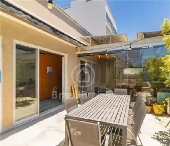 Cobertura duplex reformada com 226 metros quadrados e piscina à venda no Leblon!