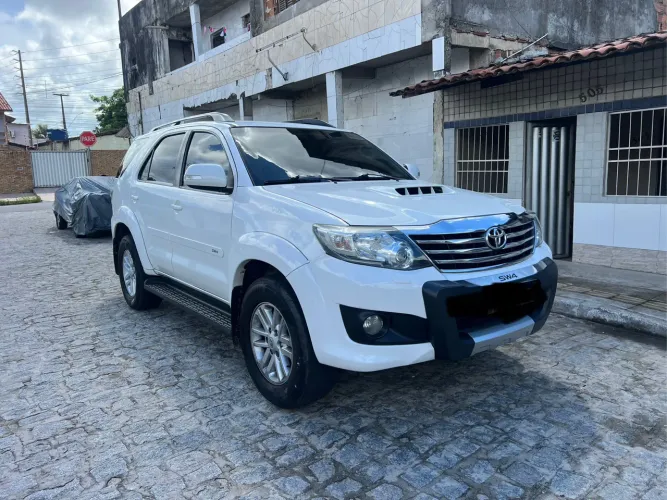 Toyota Hilux SW4 SRV D4-d 4X4 3.0 TDI Dies. AUT 2015