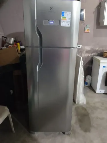 Geladeira Eletrolux inox Frost Free 310L