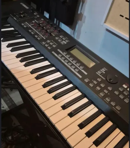 Teclado yamaha MOXF6