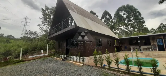 CHÁCARA A VENDA COM 4 DORMITÓRIOS E PISCINA, 130m², R$550.000,00 NO BAIRRO RIO NOVO, BARRA