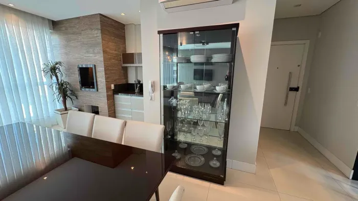 Apartamento Mobiliado e decorado para locação anual com 3 suíte nos Pioneiros, Balneário C