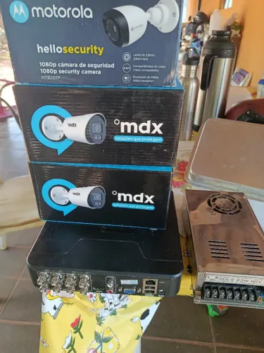 DVR de 8 canais,com Hd de 1Tb, e três câmeras de 1080P