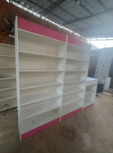 Kit móveis para lojas disponíveis a venda 