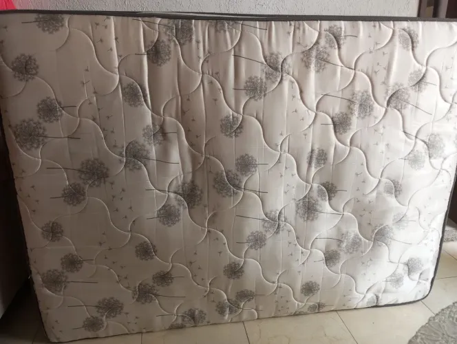 Cama de casal excelente estado de conservação 