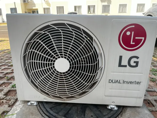 LG Dual Inverter - 12000 BTU - Usado em boas condições