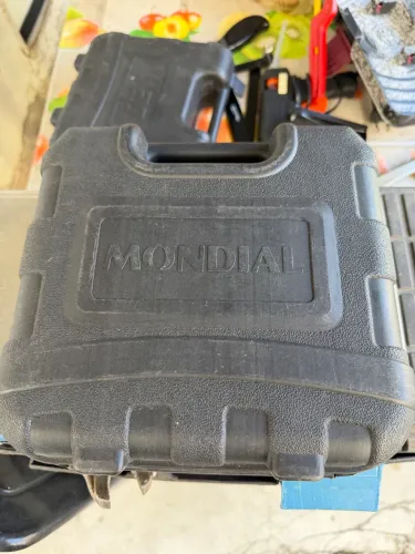 Furadeira e parafusadeira MONDIAL