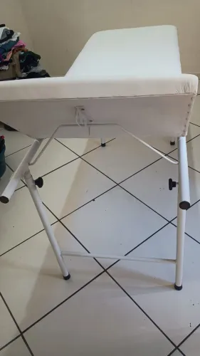 Vende se maca de massagem semi nova.