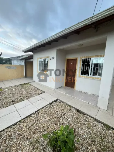 CASA COM 2 DORMITÓRIOS - VAGA PARA 3 CARROS