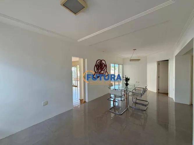 Casa com 5 suites, Cond. Interlagos Jardim Botanico.