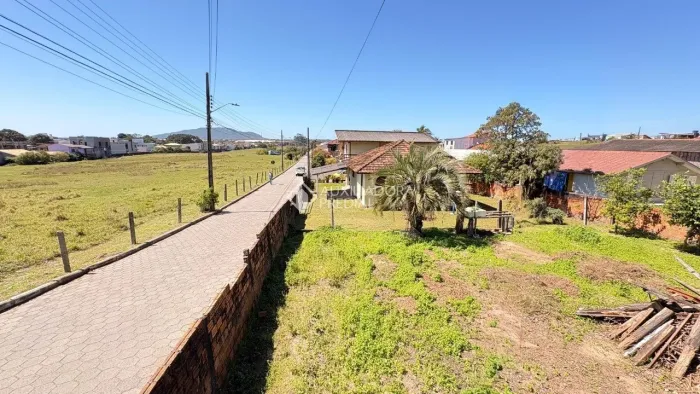 TERRENO DE ESQUINA EM OTIMA LOCALIZAÇÃO NOS INGLESES
