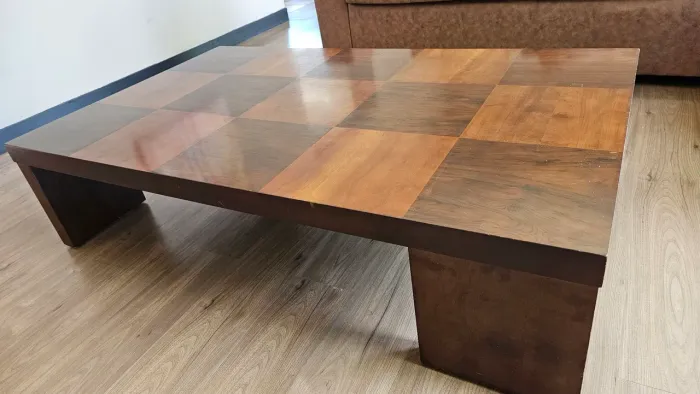 Mesa de centro em madeira maciça