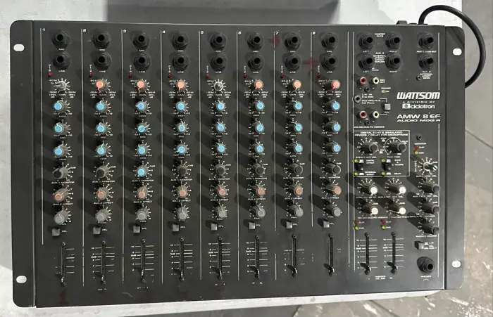 Mesa Wattsom AMW8 8 canais