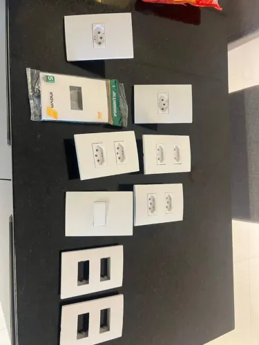 Kit Tomadas e Interruptores Alumbra Novos/Seminovos