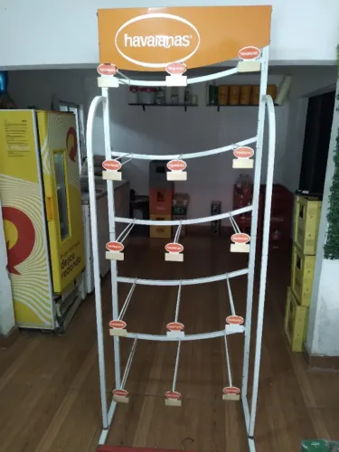 Expositor de sandalhas 