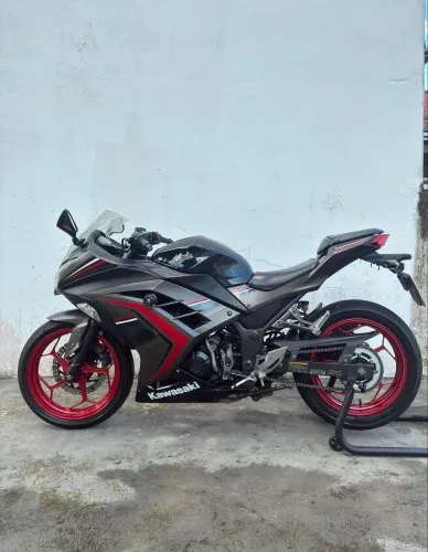 VENDO KAWASAKI NINJA 300 SPECIAL EDITION 2017. APENAS 29k RODADOS
