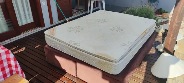 Vendo cama box Queen bem usada