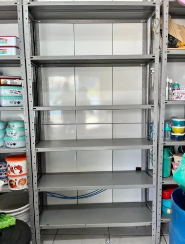Prateleiras reforçadas usadas