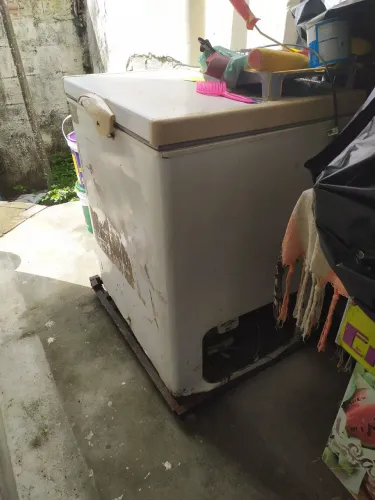 Vende-se freezer de uma porta 500 E um carrinho de açaí por 350 ZAP *70