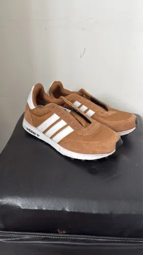 Tênis Marrom Adidas tam 40