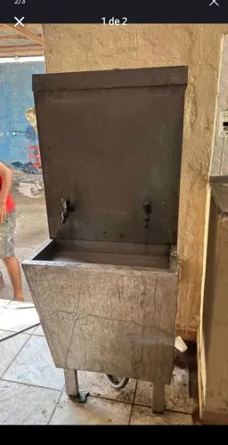 Bebedouro industrial gela muito