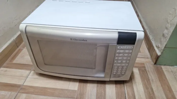 MICROONDAS ELETROLUX 30 LITROS