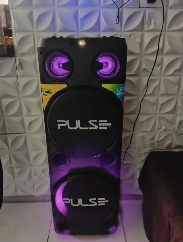Pulse Double SP508 com dois alto-falantes de 12 polegadas e 2300W de potência.