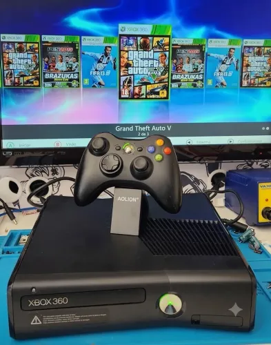 XBOX 360 + 2 CONTROLES + 75 JOGOS