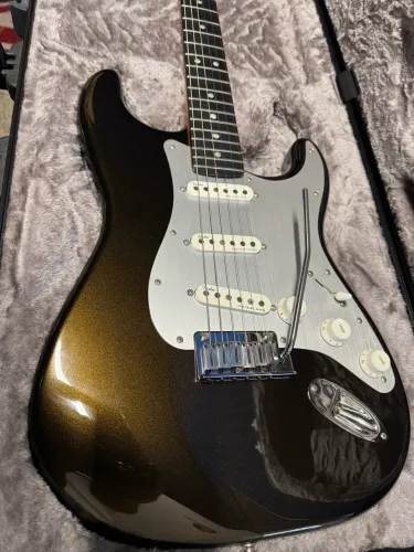 Fender American Ultra II SSS Stratocaster Texas Tea