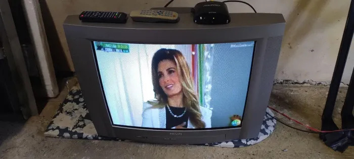 TV Philips antiga 29" + Conversor Aquário 
