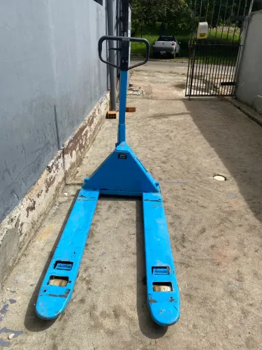 Paleteira manual hidráulica semi nova- ji-parana paletrans tm2500 oportunidade