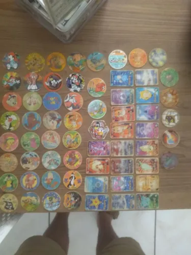 64 tazos diversos