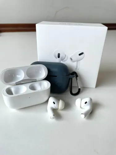 AirPods Pro Originais (seminovos) + caixa completa de acessórios + capinha GRÁTIS