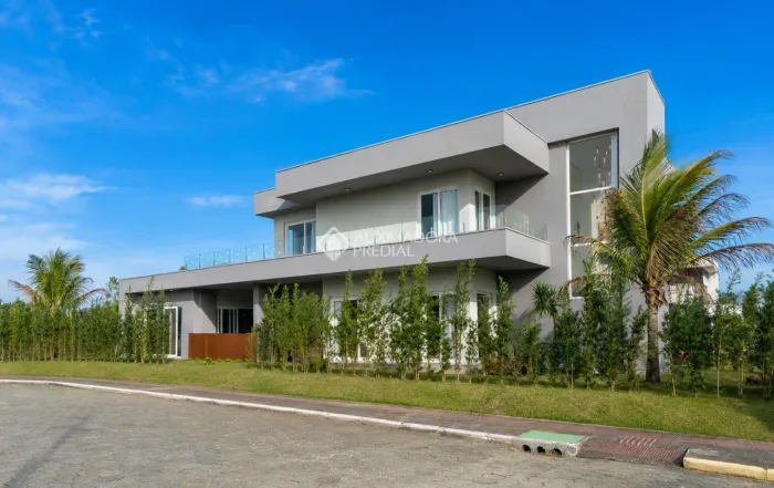 Casa de alto padrão em Condomínio Fechado