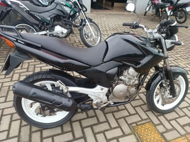 Fazer 250 Preta