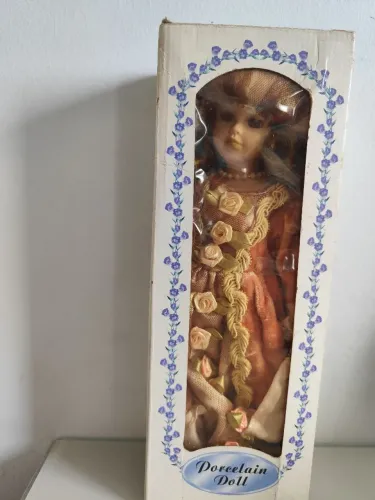 Boneca de porcelana antiga (direto de portugal)