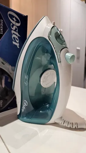 Ferro de Passar a Vapor Oster Antiaderente Verde, 220V