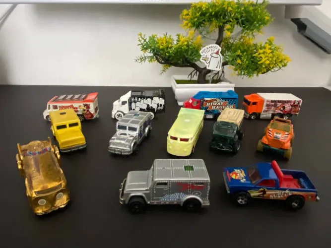 Lote Hot Wheels Caminhões, Armor, Caminhonete e Kombis (Batman, Hanna Barbera e Star Wars)