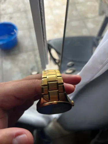 Relógio dourado
