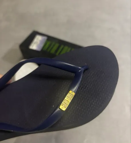 Vendo chinelo nunca usado Santa Lolla original n° 39. Lindo .