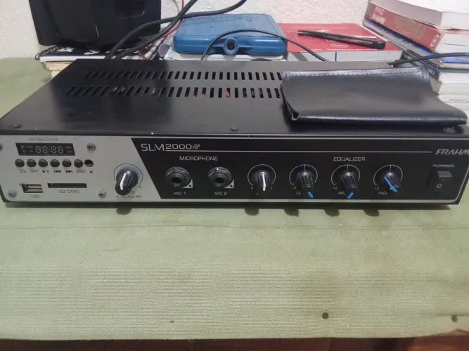 Amplificador de som Fhram SLM2000 USB FM + 1(uma)aixa de som passiva JBL Selenium C521P