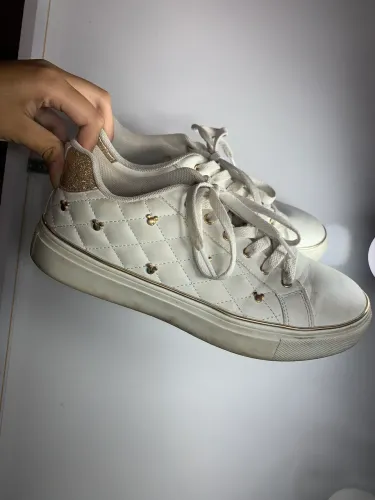 Tênis disney dourado