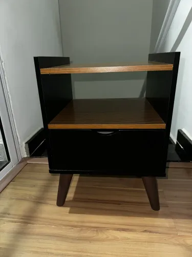 Mesa de Cabeceira com 1 gaveta e nicho